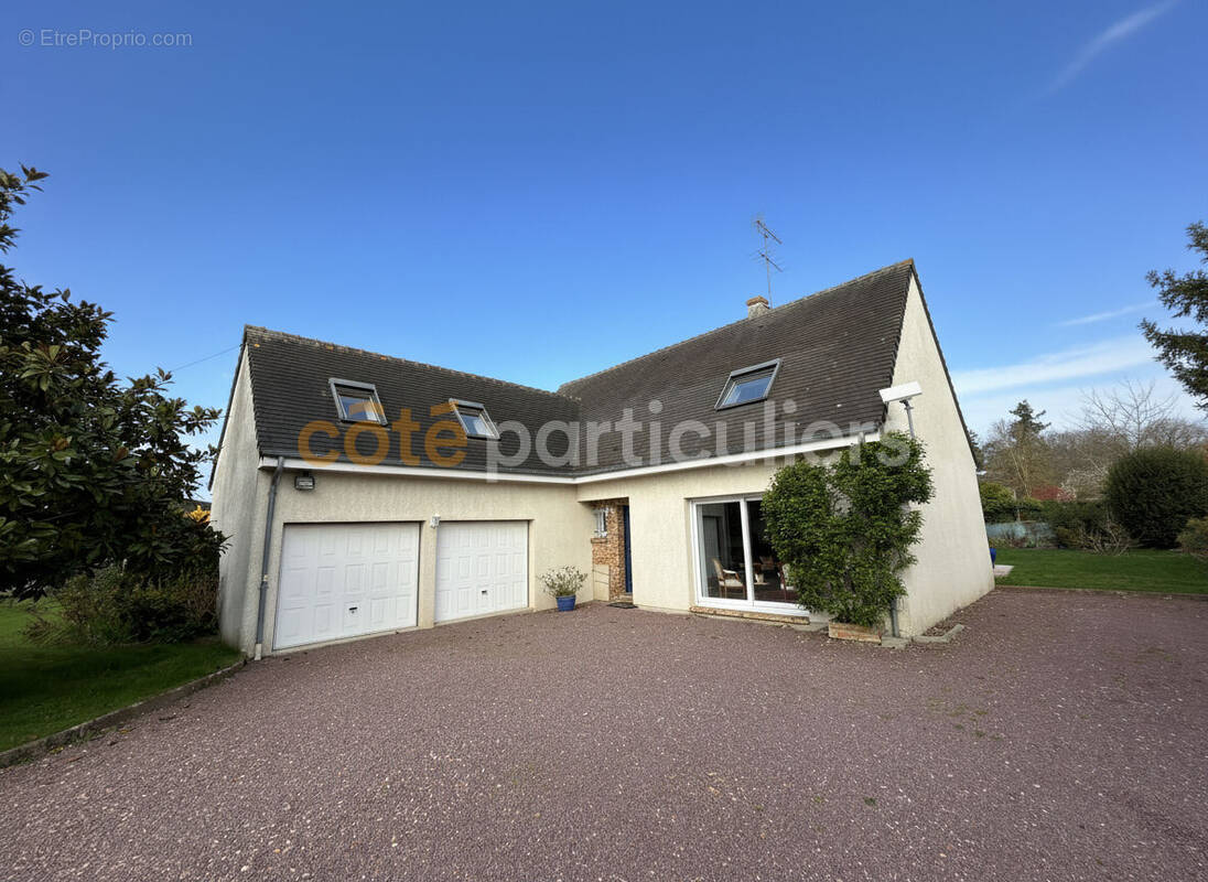 Maison à SAINT-SEBASTIEN-DE-MORSENT