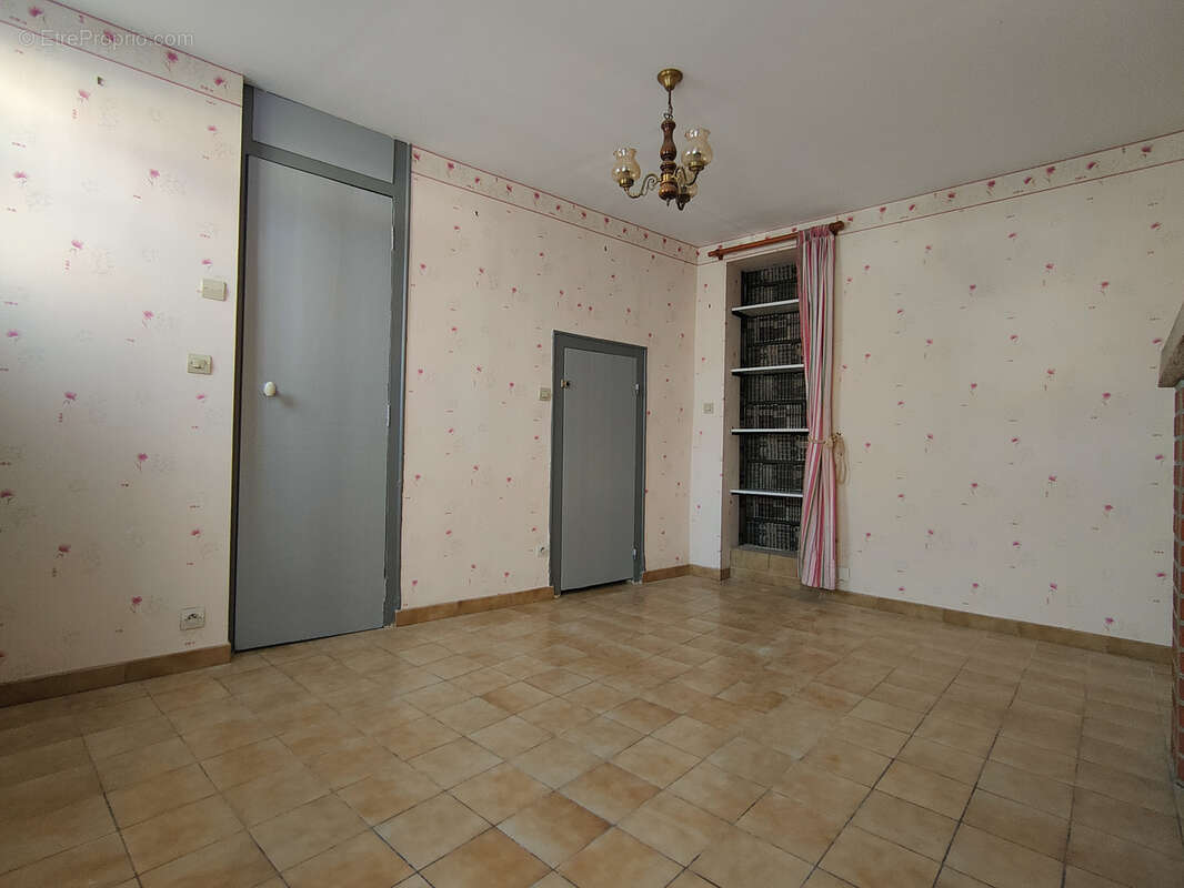 Plein centre ville, tres belle maison ancienne renovee avec trois chambres proche toutes commodites - photo 12
