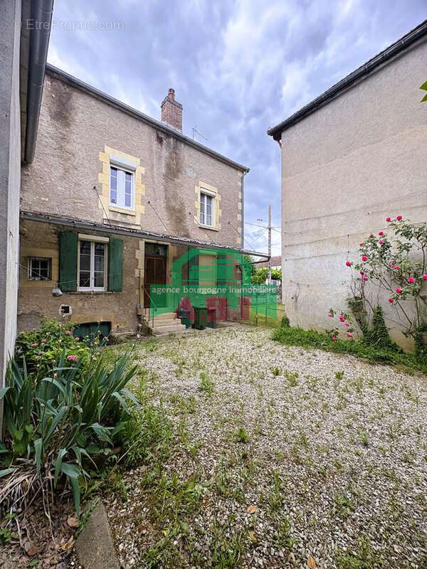 Maison à TANNAY