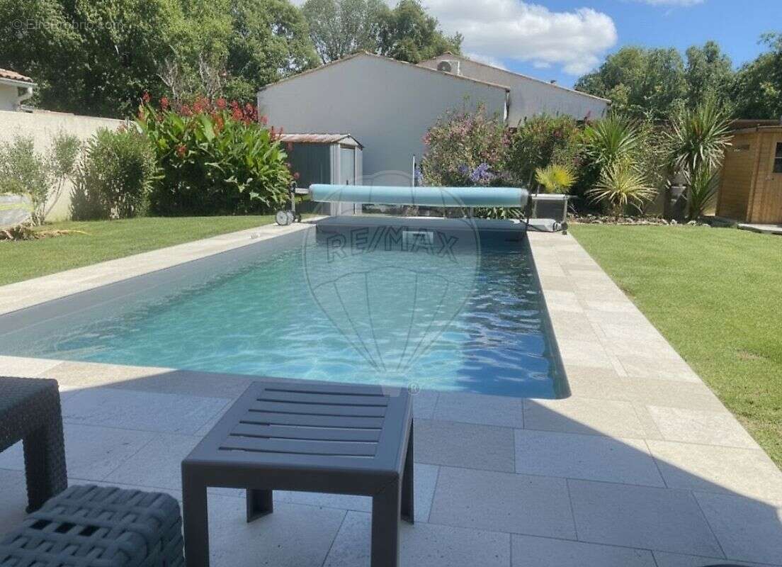 Maison à CHAILLEVETTE