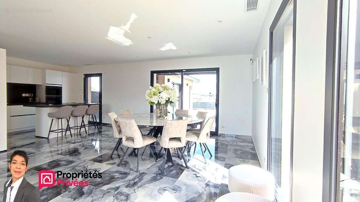 ROANNE (42300)  Villa contemporaine avec piscine, suite parentale et dépendance aménagée - photo 3