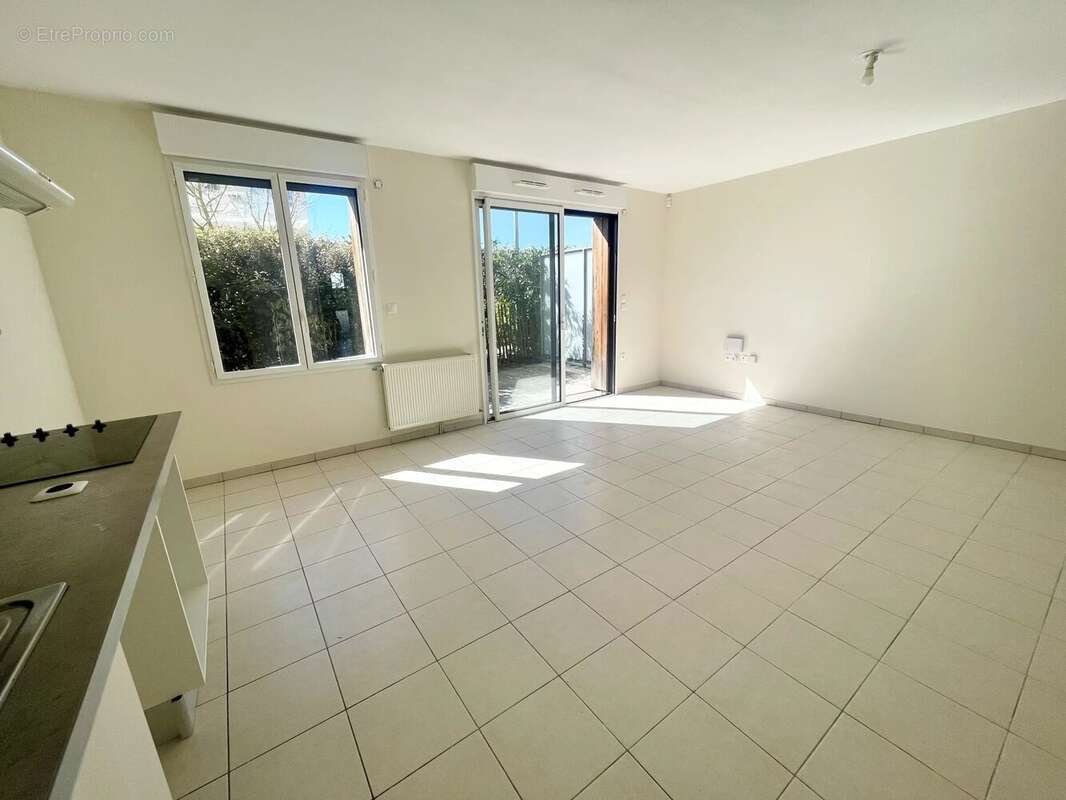 Appartement à BEAUZELLE