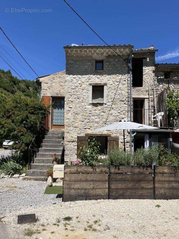 Maison de village rénovée avec terrasse - photo 2
