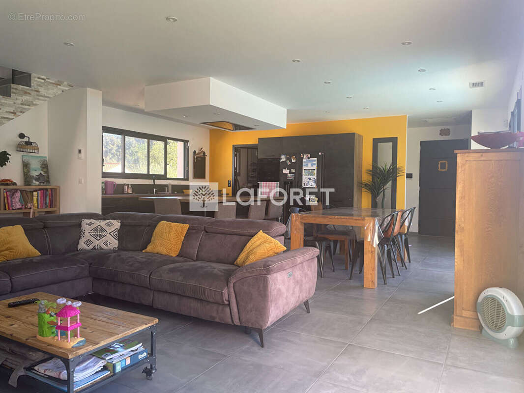 Maison à MONTESQUIEU-DES-ALBERES