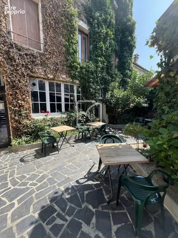 Ensemble immobilier de 799 m2 : Hôtel 2 étoiles, bar et restaurant - photo 10
