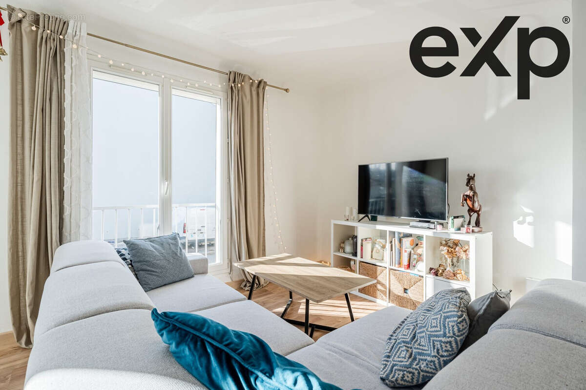 Séjour lumineux - Appartement à CHATEAUNEUF-LES-MARTIGUES