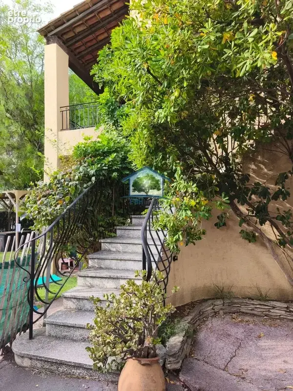Toulon Ouest - Grande demeure divisée en deux appartements - photo 3
