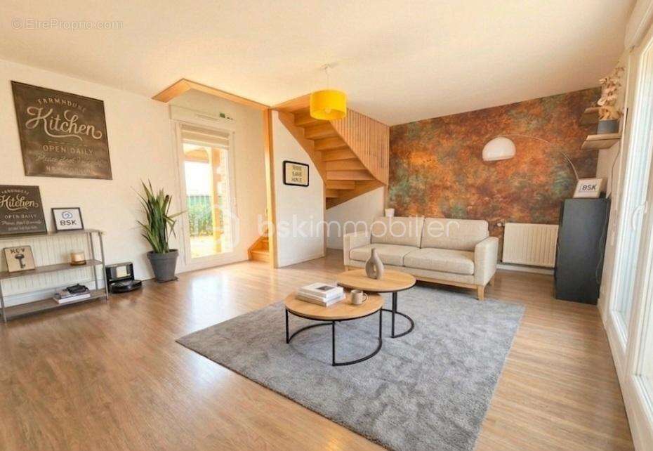 Maison à VERT-SAINT-DENIS
