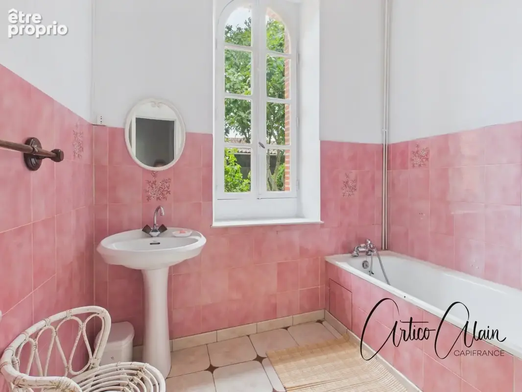 Maison bourgeoise 183 m² – jardin, 2 garages et double accès - photo 14