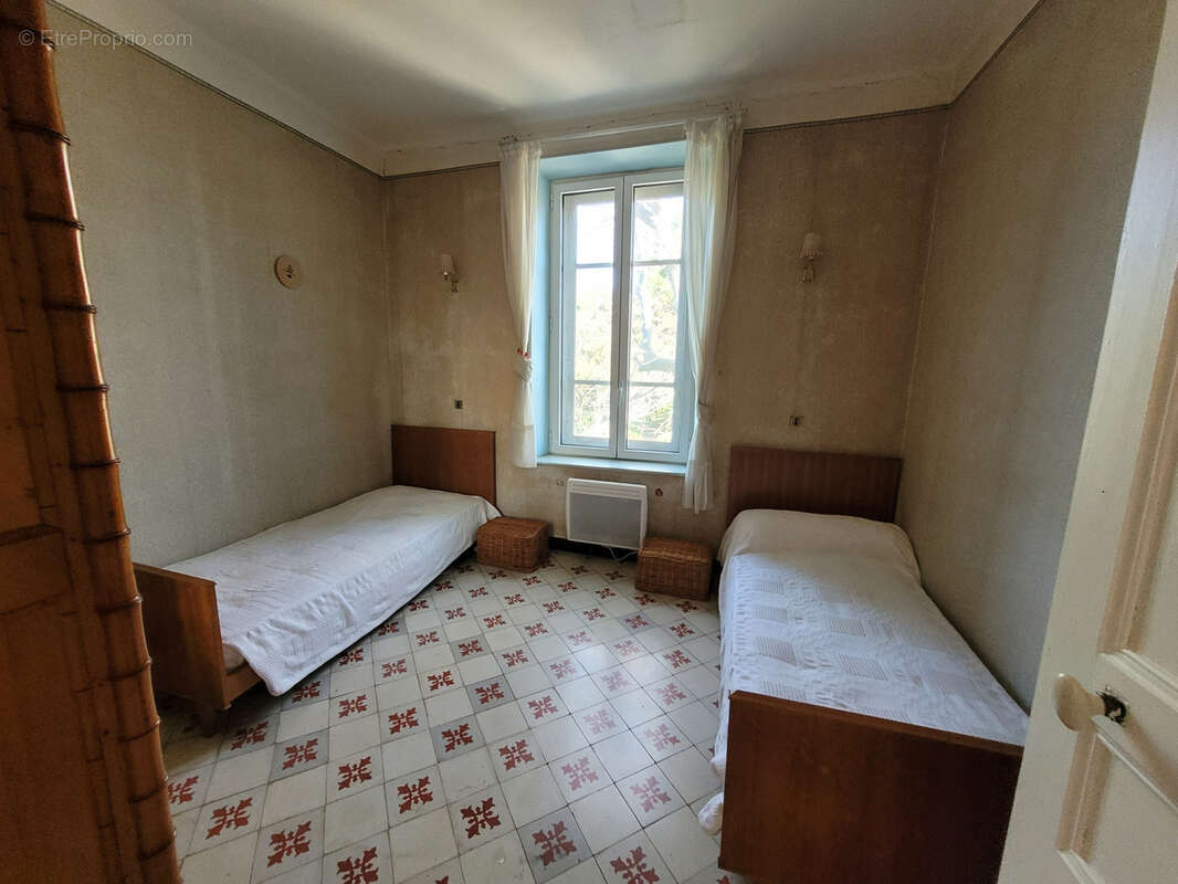 Maison à OUVEILLAN