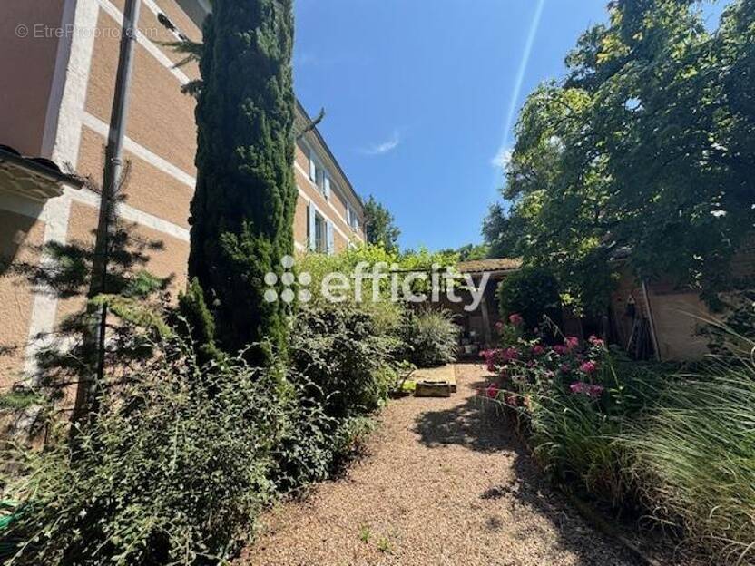 Maison à SERMENTIZON