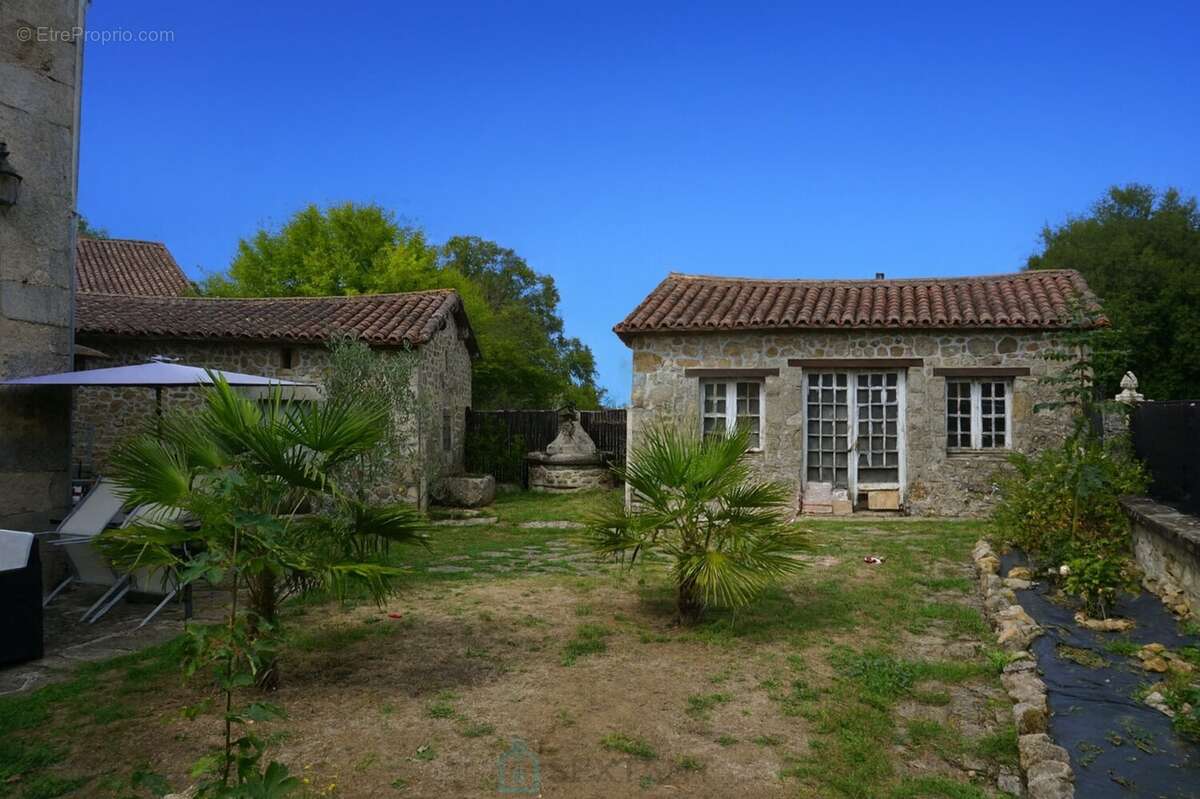 Maison à PIEGUT-PLUVIERS