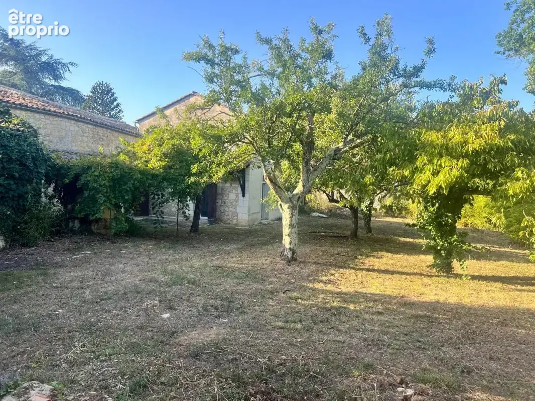 Maison de 6 pièces de 145 m² à Lugaignac - photo 2