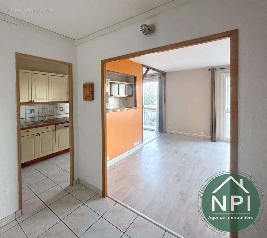 Appartement à VAUX-LE-PENIL
