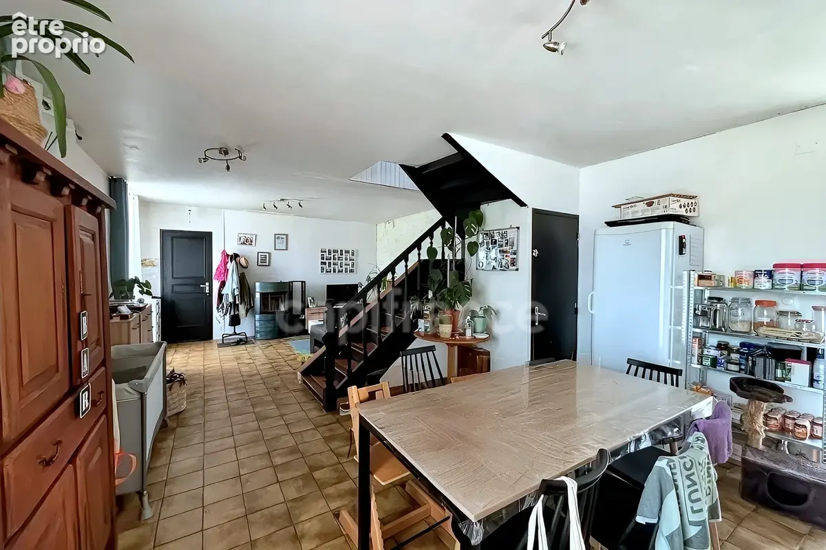 Charmante maison en pierre de 122m², 3 chambres avec jardin, terrasse, cave à GUENGAT(29) - photo 4
