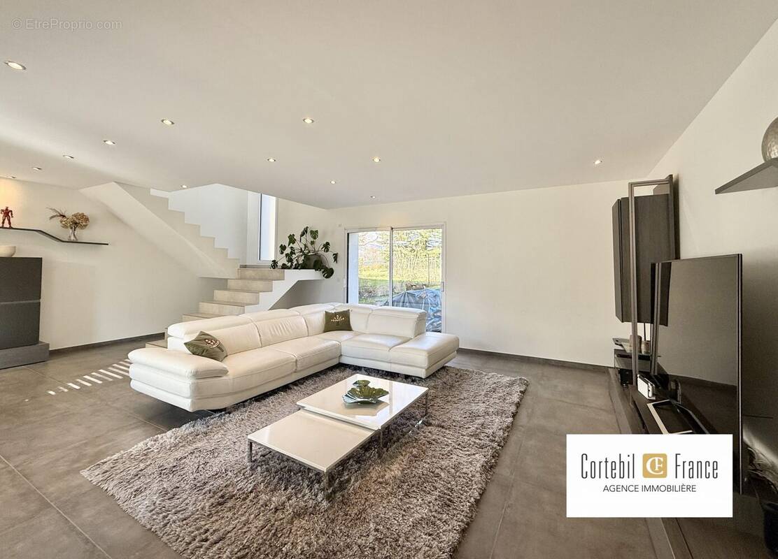 Maison à MENTHONNEX-EN-BORNES