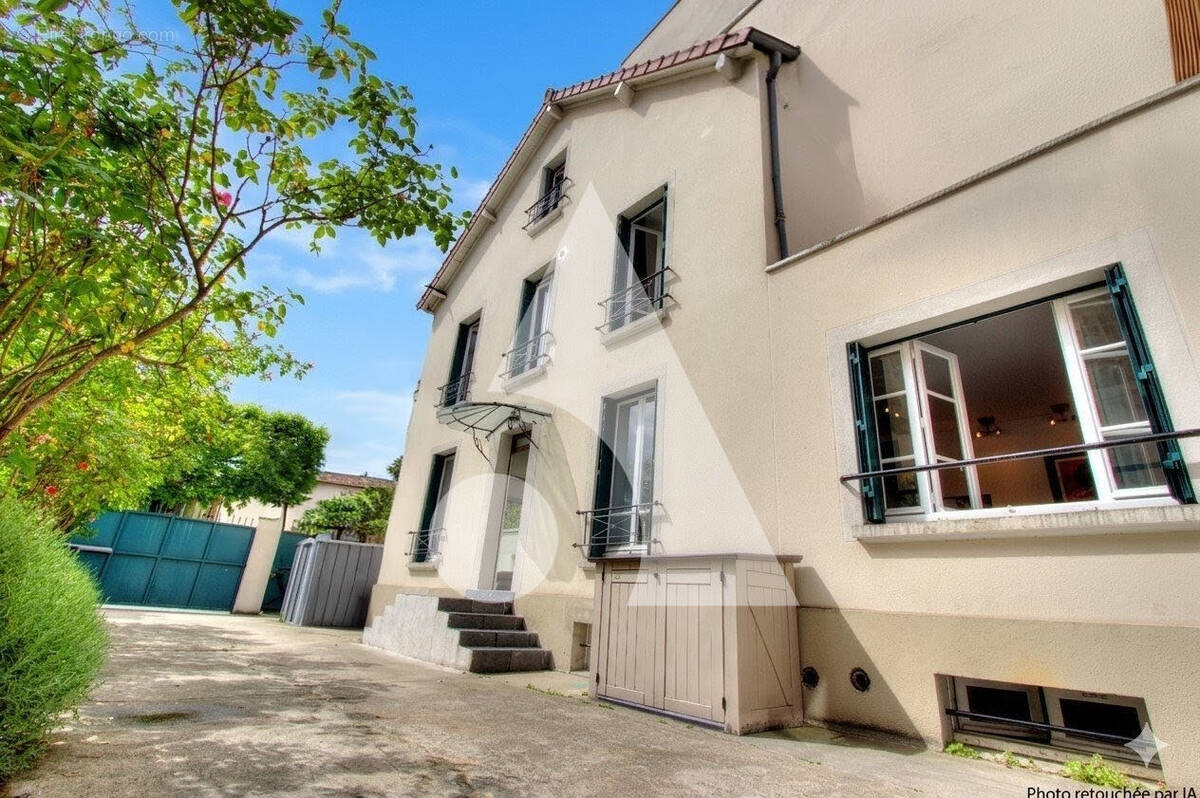 Maison à LA GARENNE-COLOMBES