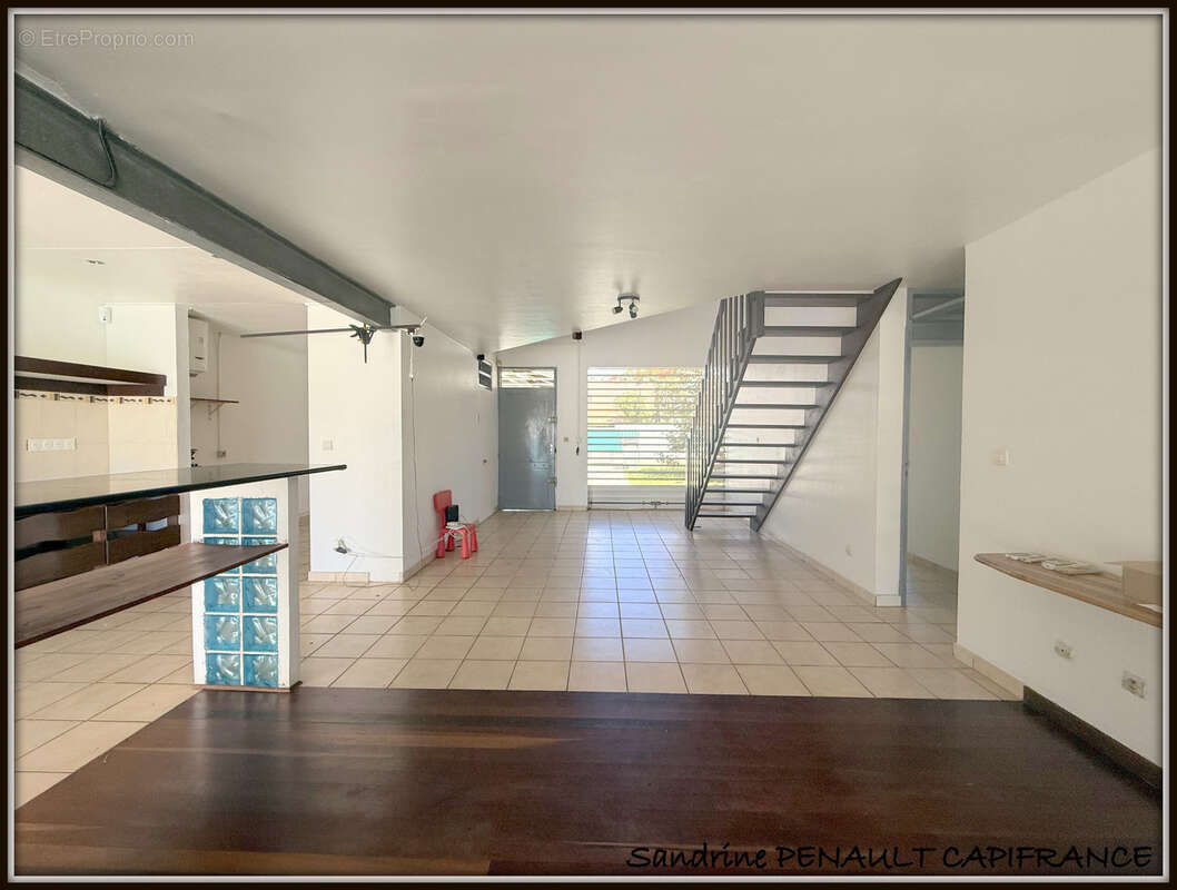 A vendre a kourou (97310) une charmante villa t6 de 120 m² - terrain de 466 m² - au prix de 390 000 € - photo 7