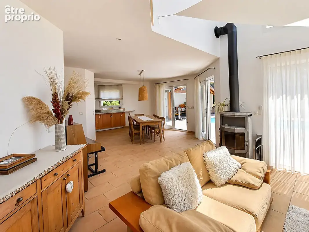 ARCHAMPS ? Villa familiale haut standing avec piscine, pool house et sous-sol complet - photo 3