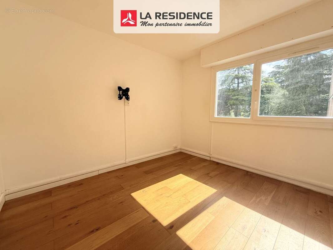 Appartement 80 m² à Velizy-Villacoublay  - photo 8