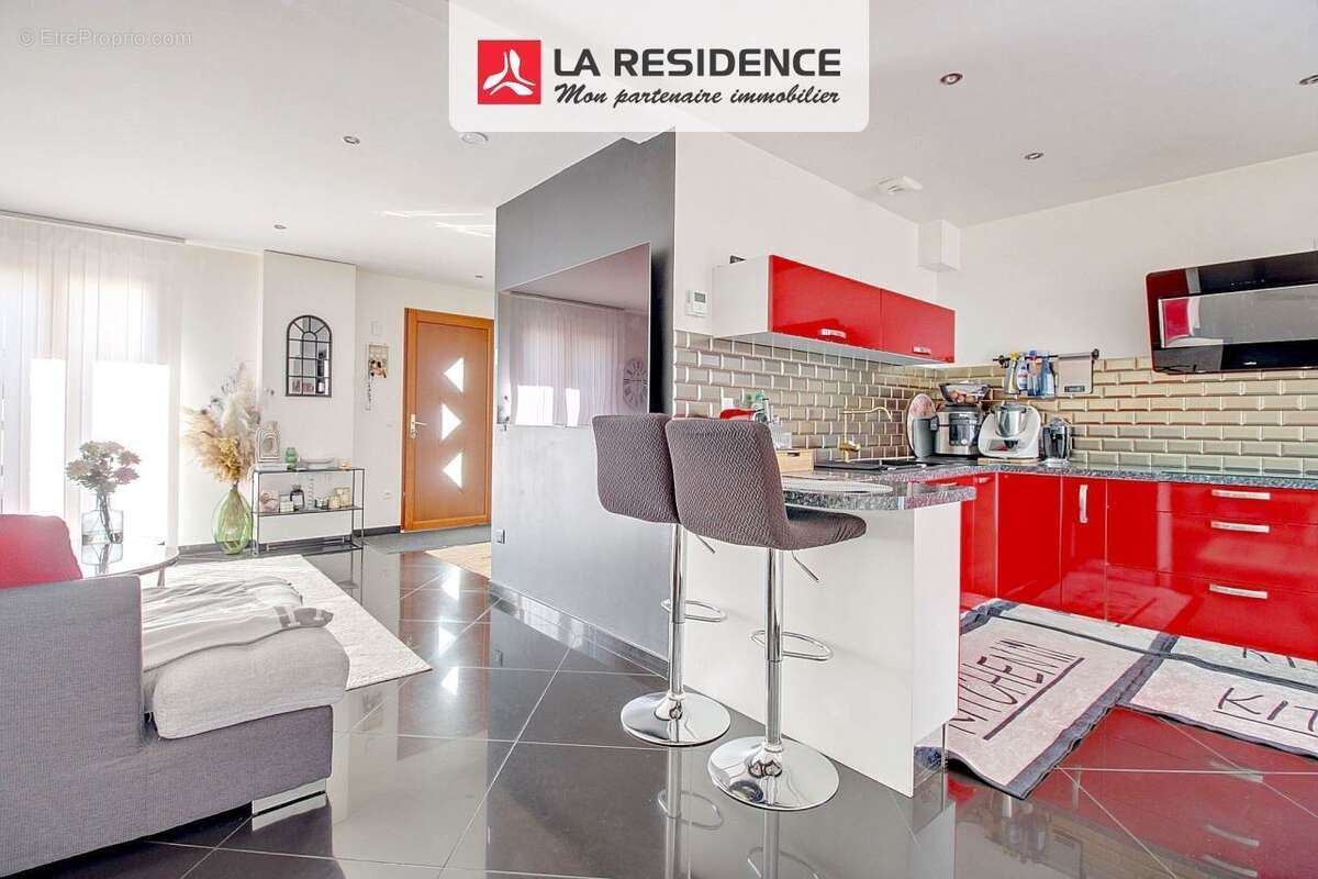 Maison à CHANTELOUP-LES-VIGNES