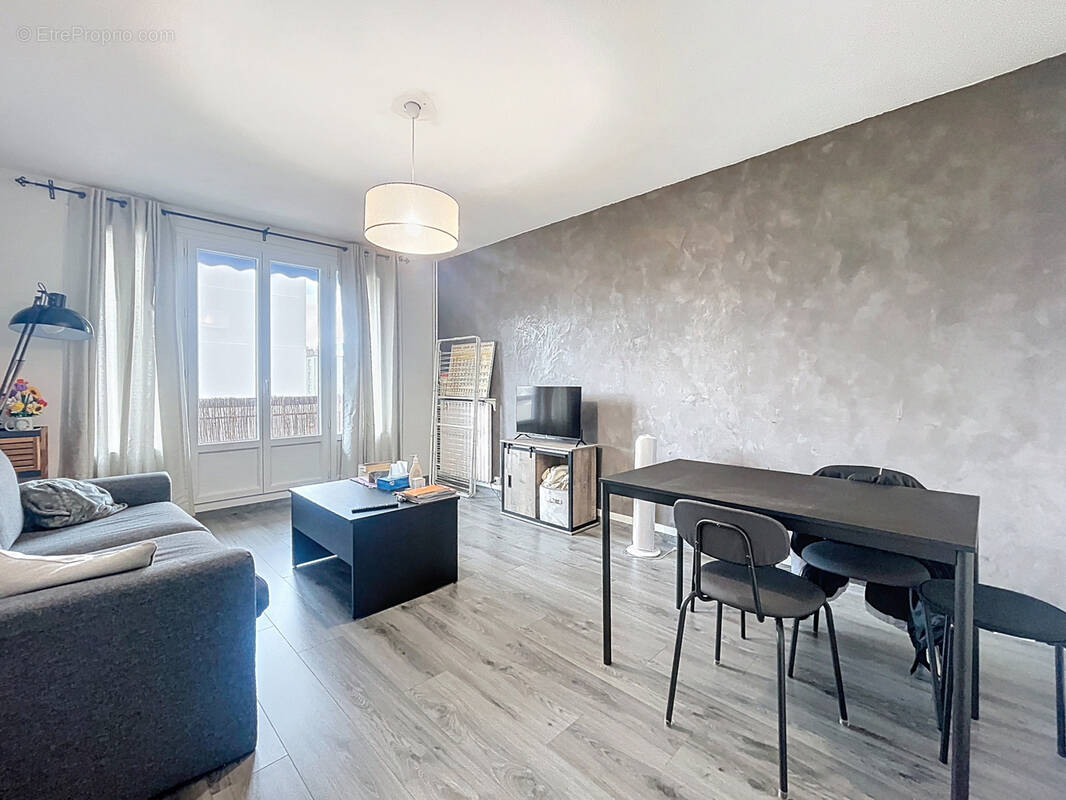 Appartement à SAINT-MARTIN-D'HERES