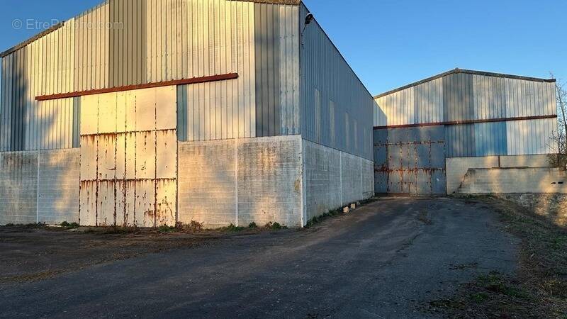 Commerce à PONTFAVERGER-MORONVILLIERS