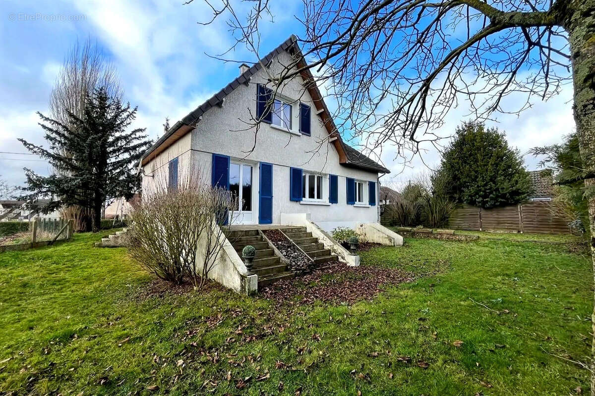 Maison à CRECY-LA-CHAPELLE