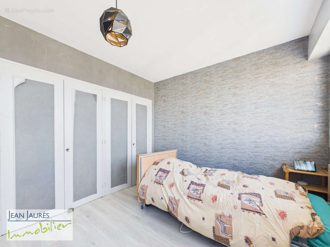 Appartement rénové avec vue panoramique traversante   Lumineux, climatisé et idéalement situé - photo 8