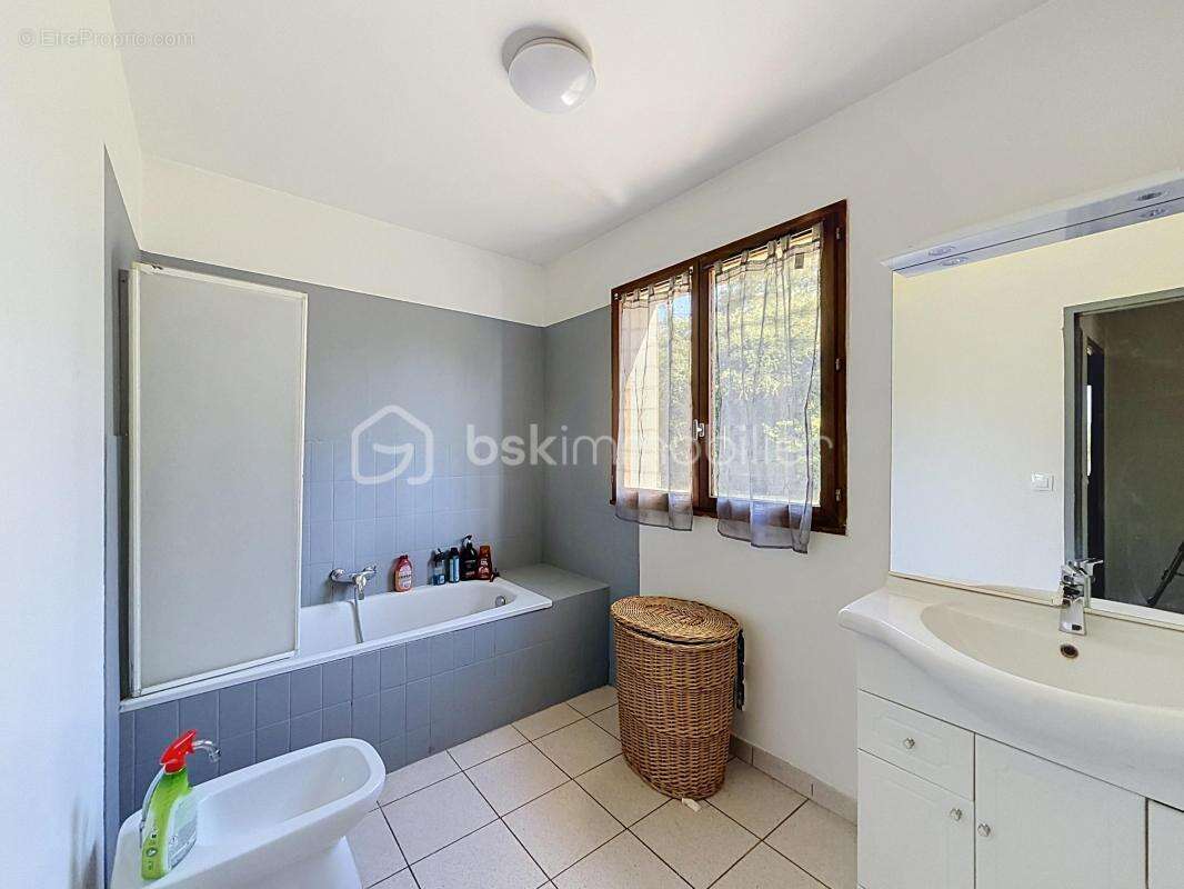 Maison familiale de 150 m2 sur sous sol total - photo 9