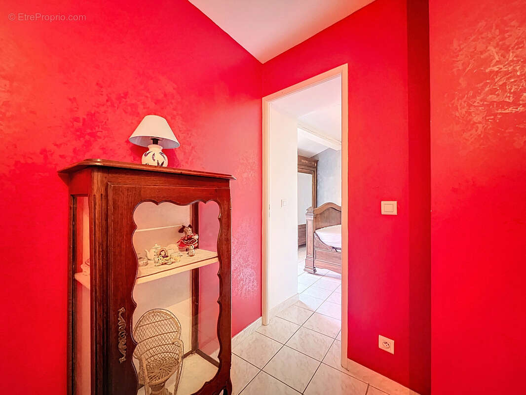 Maison familiale avec terrasse et fort potentiel au cœur de Caramany - photo 6