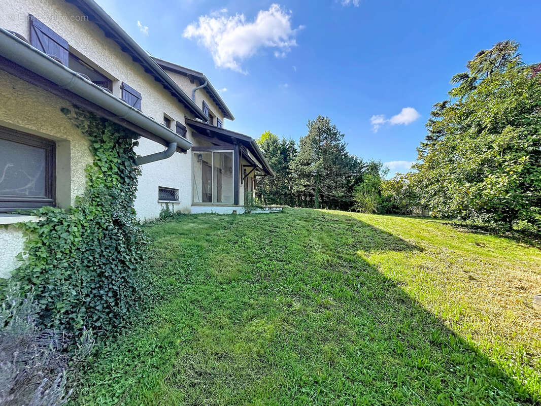 Maison à SAINT-GENIS-LAVAL