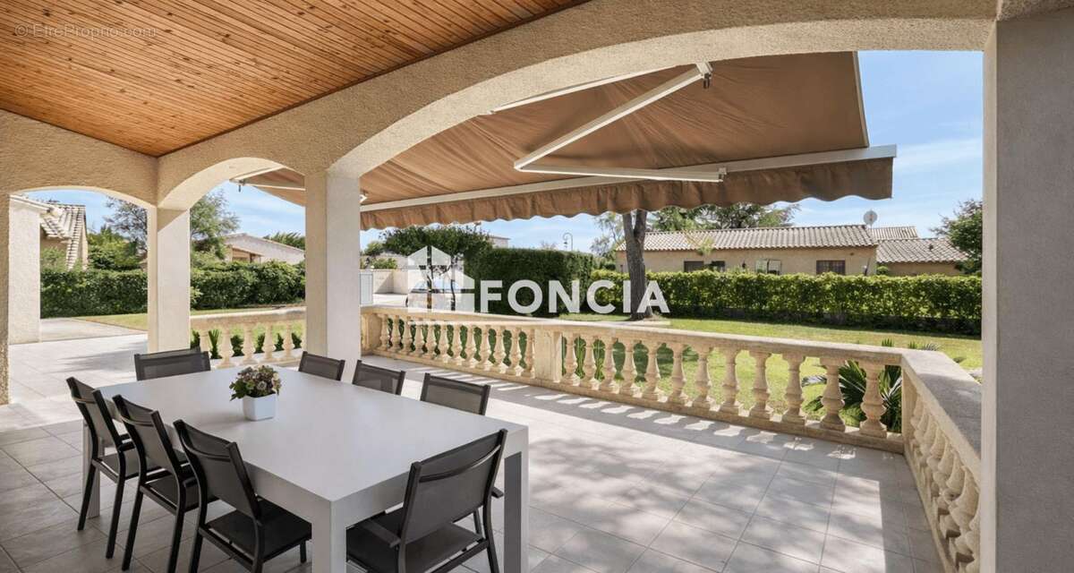 Maison à MONTAREN-ET-SAINT-MEDIERS