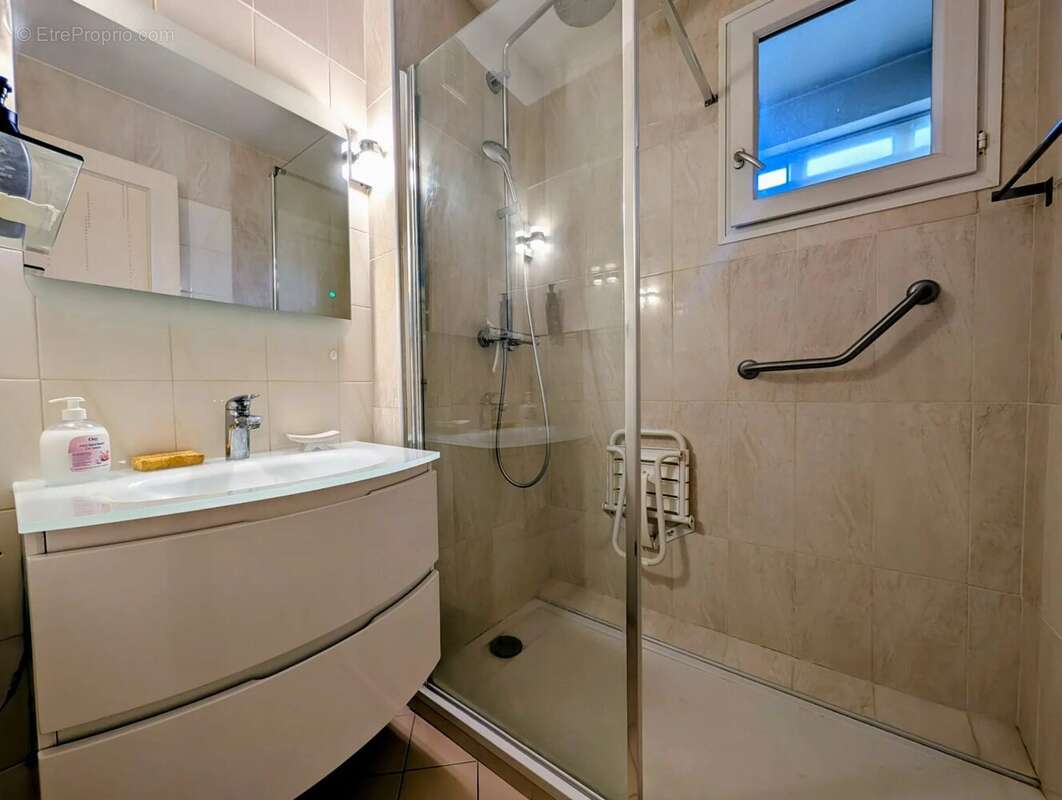 Appartement à LES CLAYES-SOUS-BOIS