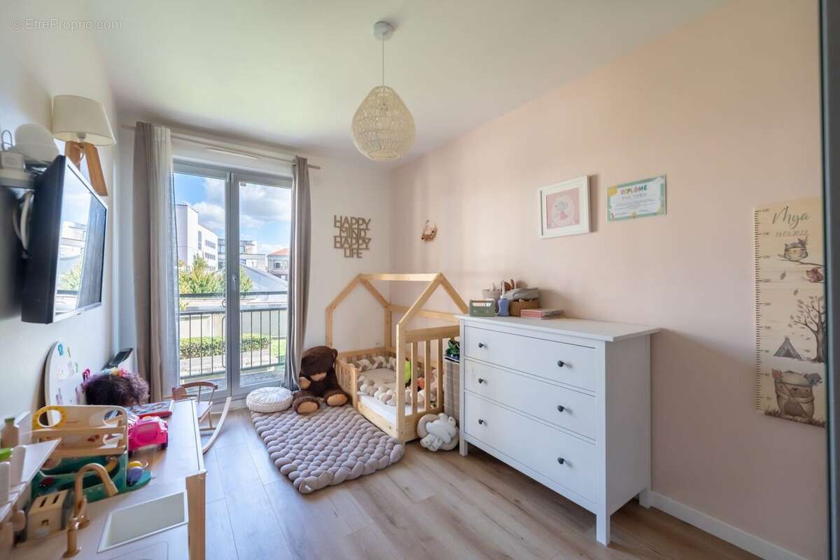 Appartement à LES PAVILLONS-SOUS-BOIS