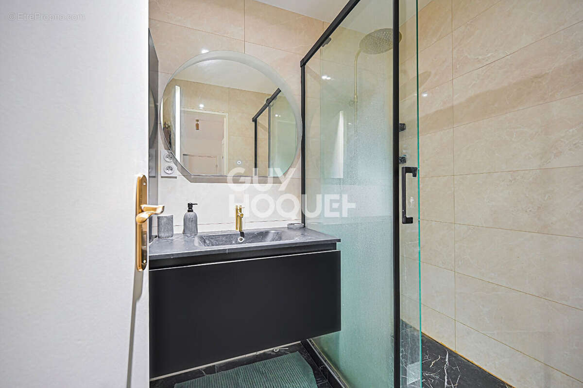 Appartement à CHARENTON-LE-PONT