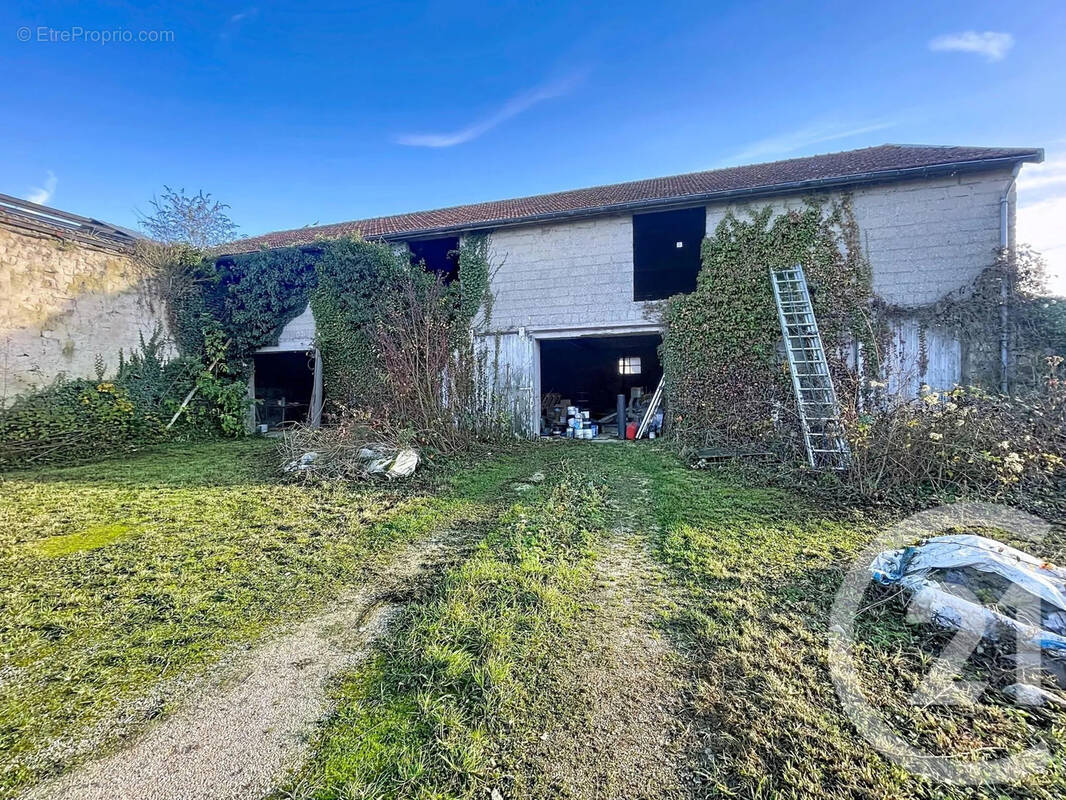 Maison à LES GRANDES-LOGES