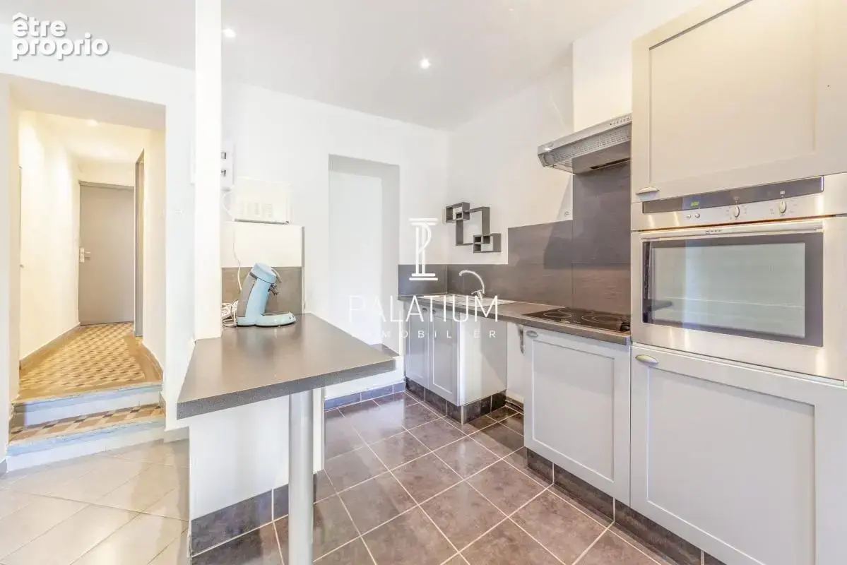 Appartement T2 rénové avec cour et cave voutée - photo 3