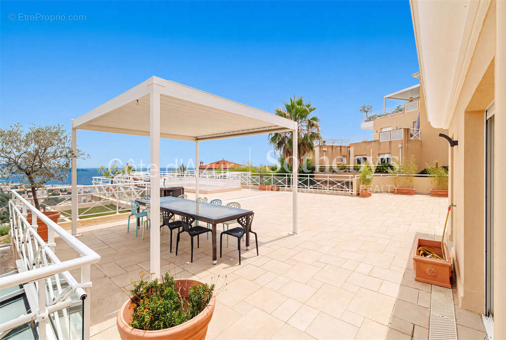 Duplex avec jardin, piscine et vue panoramique sur la mer sur les hauteurs de Nice - photo 2