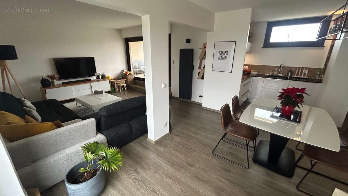 T4 Duplex Attique a Annemasse Cuisine équipée Séjour - Appartement à ANNEMASSE