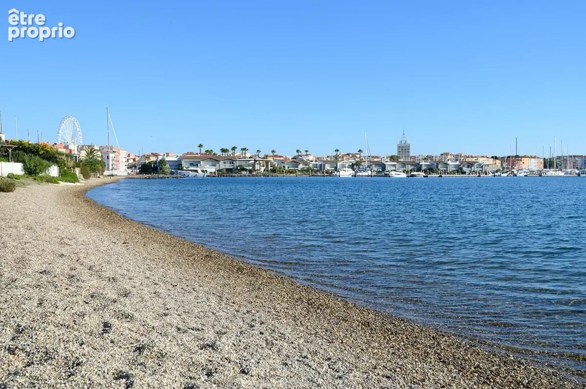 MARINA DE PLAIN-PIED - TYPE 4 plus cabine avec appontement et 2 parkings - photo 8