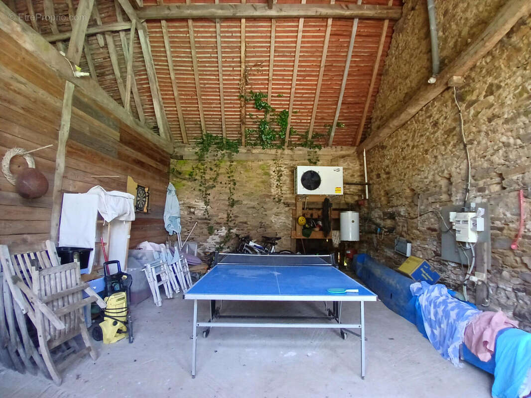Superbe grange aménagée attenante à une maison en pierre d'origine, avec piscine et vue imprenable. - photo 13