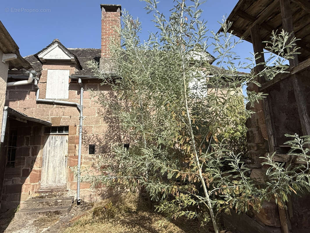 Grande maison avec dependance et jardin - photo 4