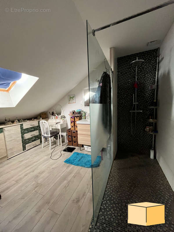 Appartement à YENNE