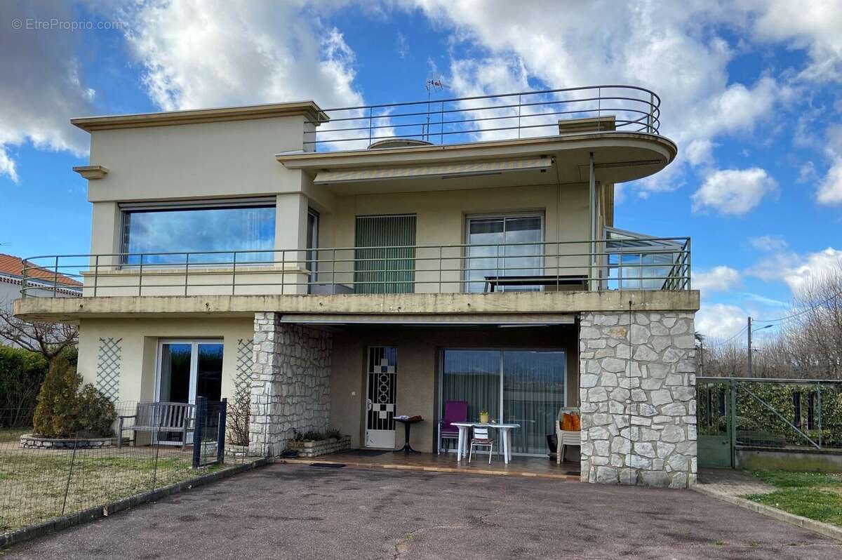 Maison à ROMANS-SUR-ISERE