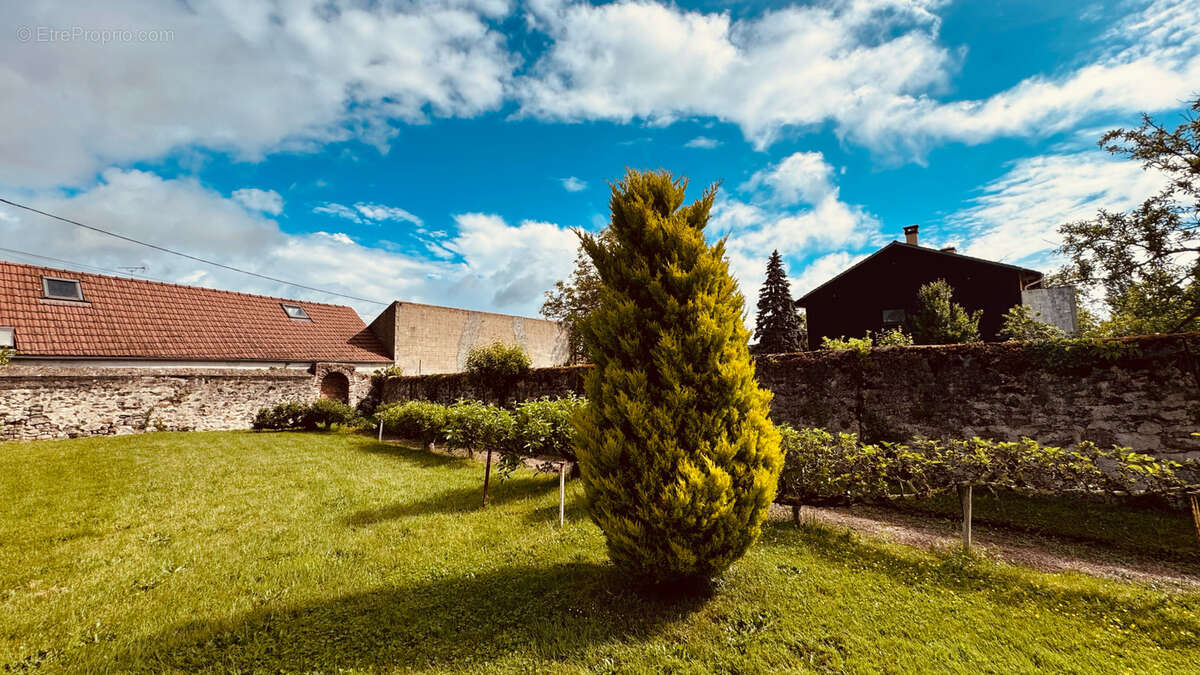 Maison à AVALLON