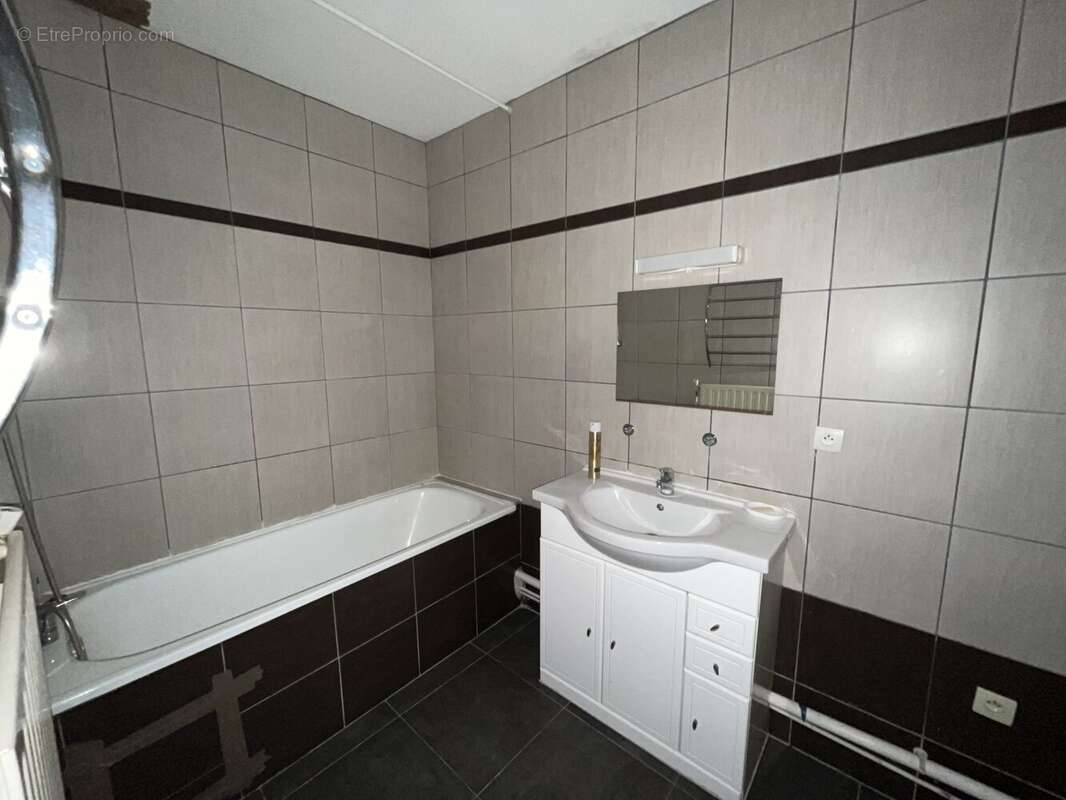 Appartement 470 m² à Saint-Etienne  - photo 4