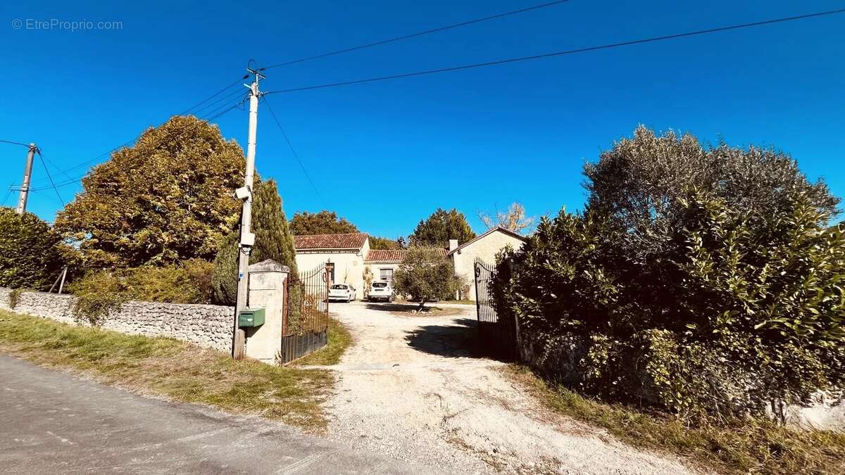 Maison à VILLETOUREIX