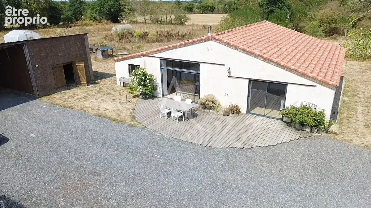 Grange rénovée avec terrain agricole à La Chapelle Hermier - photo 2