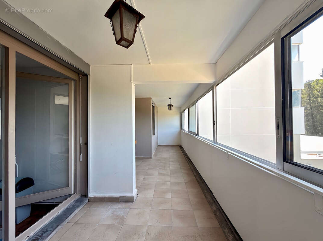 Aix-en-Provence OUEST - Appartement T4 de 80 m² avec terrasse, cave et ascenseur - photo 11